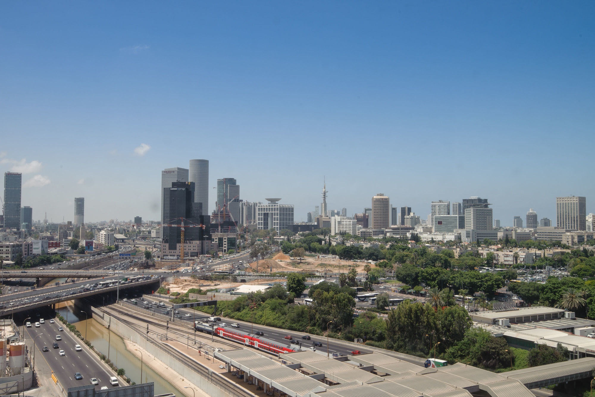 מלון לאונרדו סיטי טאואר 5*